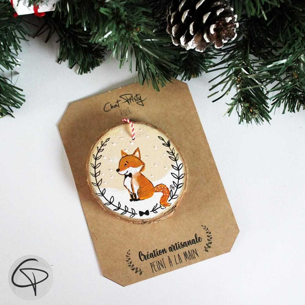 boule en bois pour sapin de Noël peinte à la main de façon artisanale
